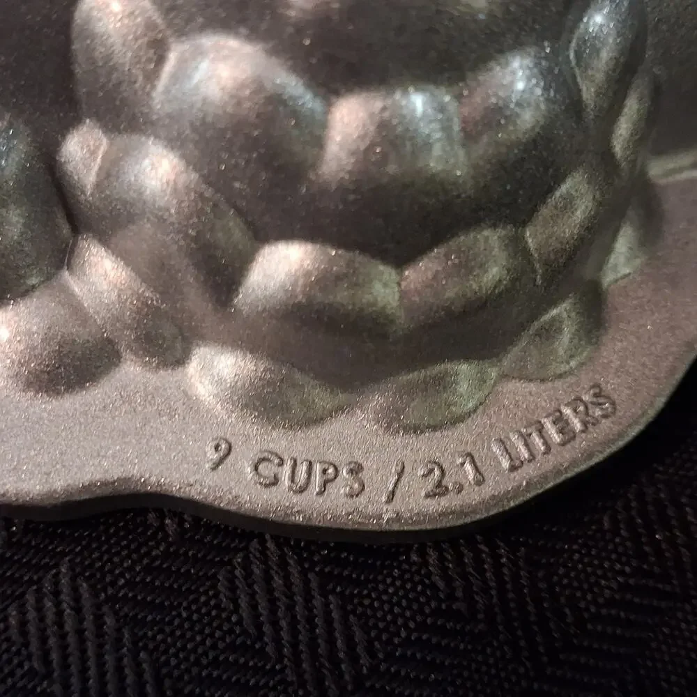 Nordic Ware Holiday Wreath Bundt Cake Pan Christmas 12